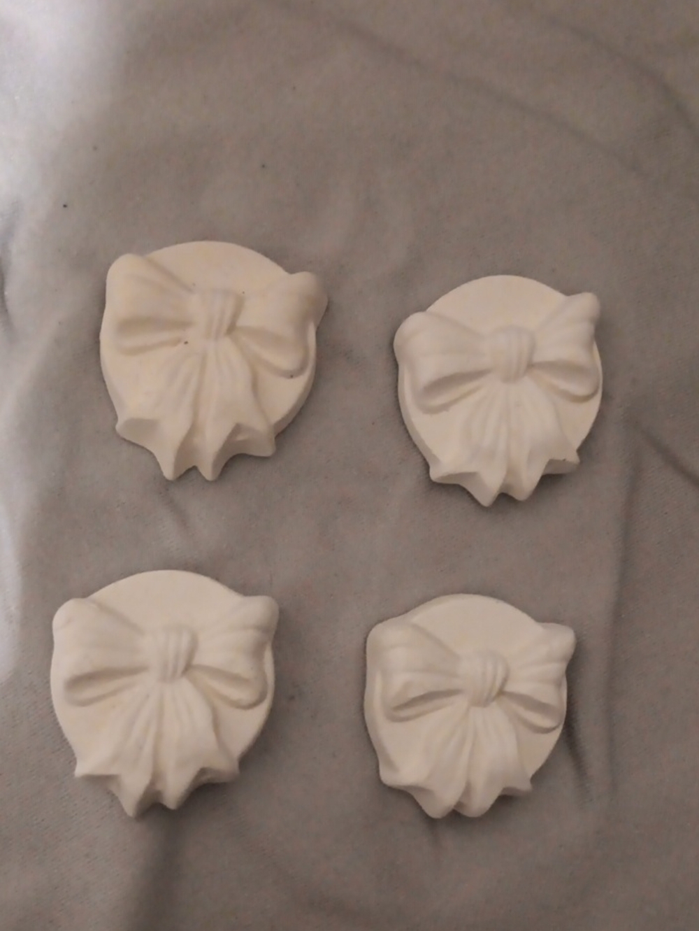 Vintage Set Of 4 White Bow 3-D Plaster Accessories